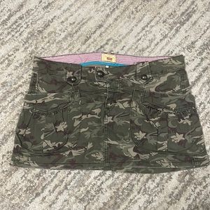 Y2K Levi Camo Mini